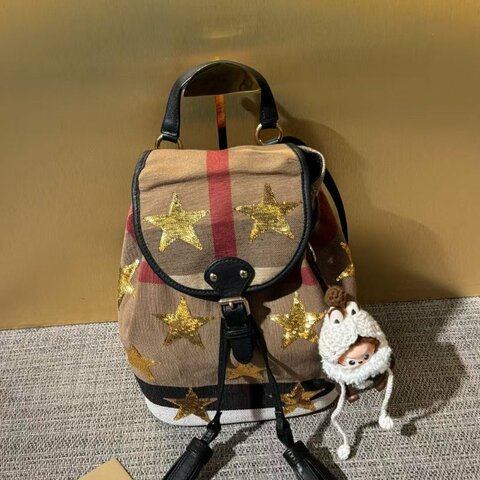 Burberry 限量 秀款格紋後背包23*28cm 98新配件塵袋