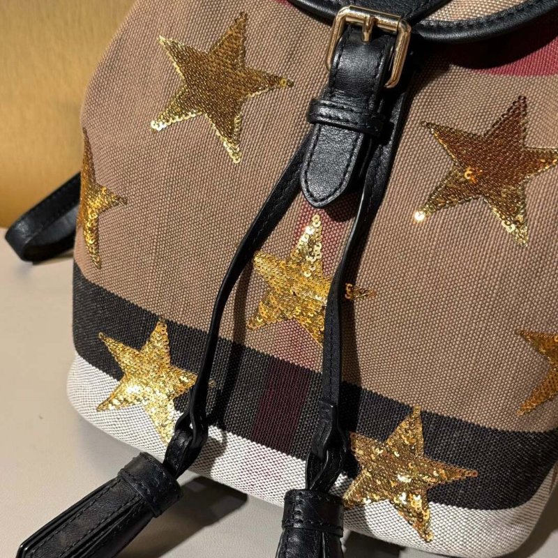 Burberry 限量 秀款格紋後背包23*28cm 98新配件塵袋-2