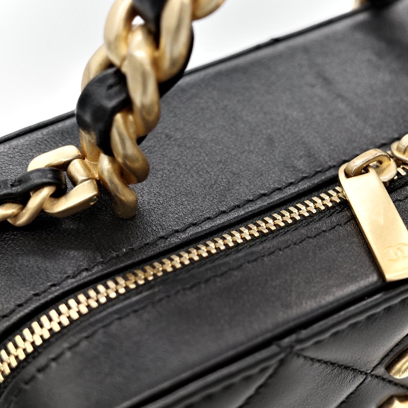 Chanel Matelasse Vanity Bag-21