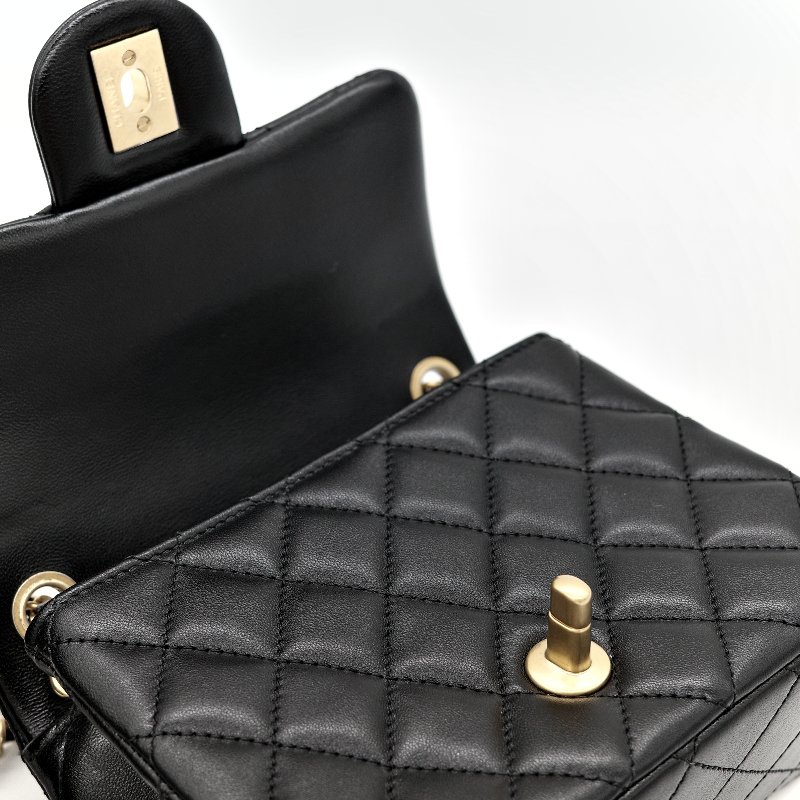 Chanel 香奈兒 Mini Square Pearl Crush 方胖子 黑色 羊皮小金球 斜背鏈帶包-12