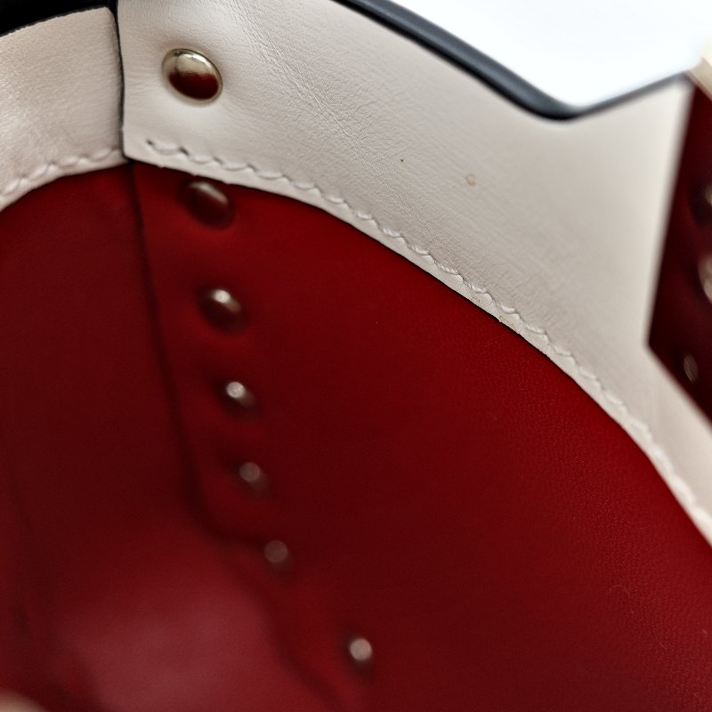 Valentino 范倫鐵諾 白色 鉚釘 牛皮 斜挎包-17