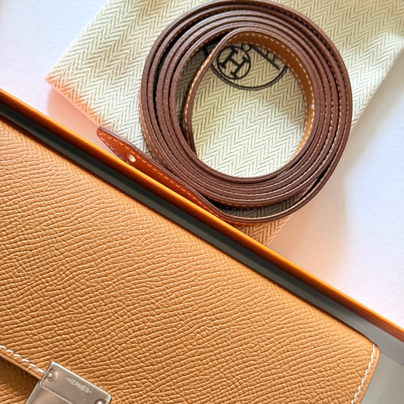 未使用99新✨好用有高質感的HERMES 愛馬仕最美金棕色 斜背包 woc 最耐用的Epsom牛皮 Clic 16 顯年輕銀扣-1