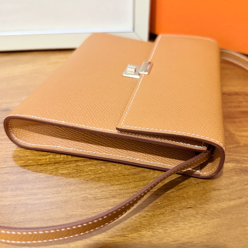 未使用99新✨好用有高質感的HERMES 愛馬仕最美金棕色 斜背包 woc 最耐用的Epsom牛皮 Clic 16 顯年輕銀扣-29