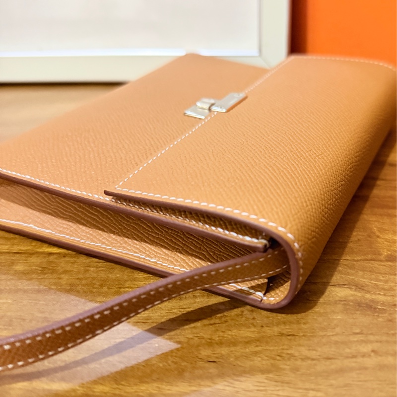 未使用99新✨好用有高質感的HERMES 愛馬仕最美金棕色 斜背包 woc 最耐用的Epsom牛皮 Clic 16 顯年輕銀扣-30