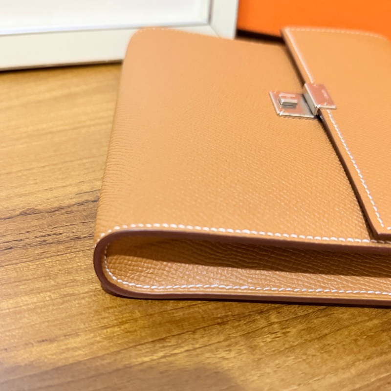 未使用99新✨好用有高質感的HERMES 愛馬仕最美金棕色 斜背包 woc 最耐用的Epsom牛皮 Clic 16 顯年輕銀扣-31
