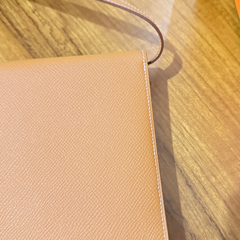 未使用99新✨好用有高質感的HERMES 愛馬仕最美金棕色 斜背包 woc 最耐用的Epsom牛皮 Clic 16 顯年輕銀扣-37