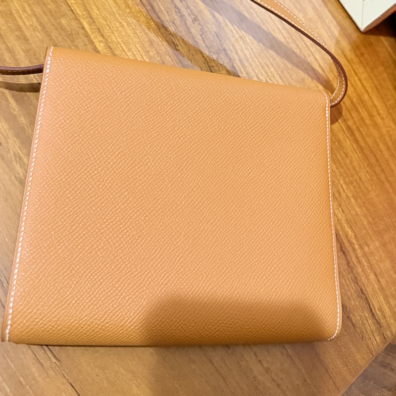 未使用99新✨好用有高質感的HERMES 愛馬仕最美金棕色 斜背包 woc 最耐用的Epsom牛皮 Clic 16 顯年輕銀扣-38
