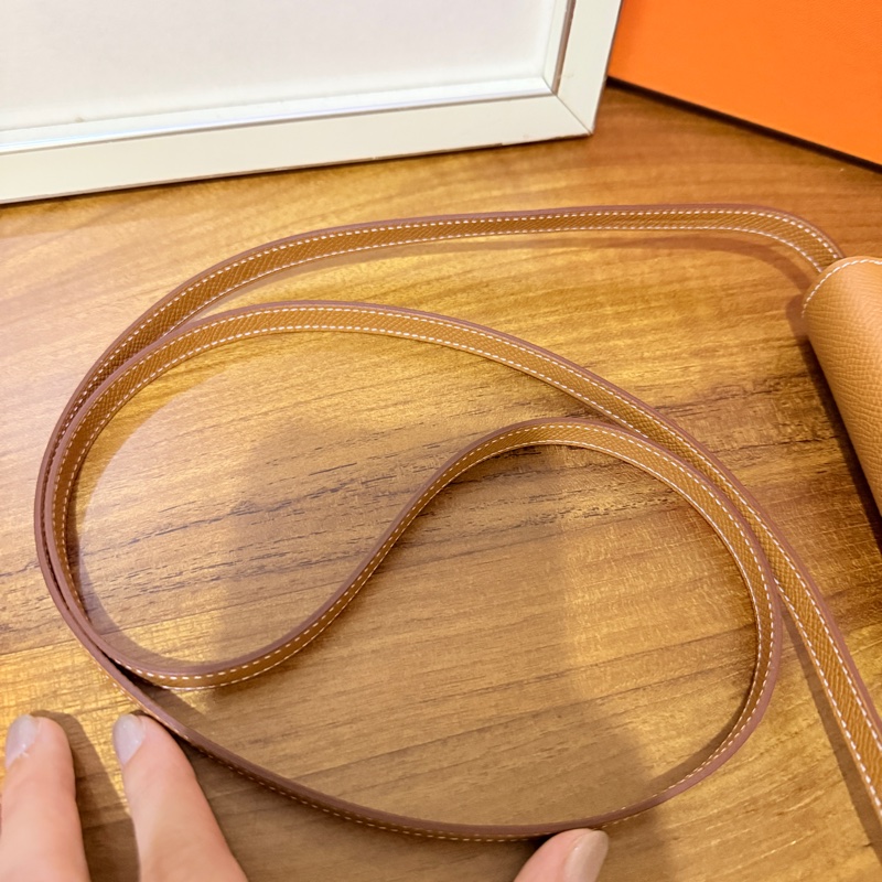 未使用99新✨好用有高質感的HERMES 愛馬仕最美金棕色 斜背包 woc 最耐用的Epsom牛皮 Clic 16 顯年輕銀扣-39