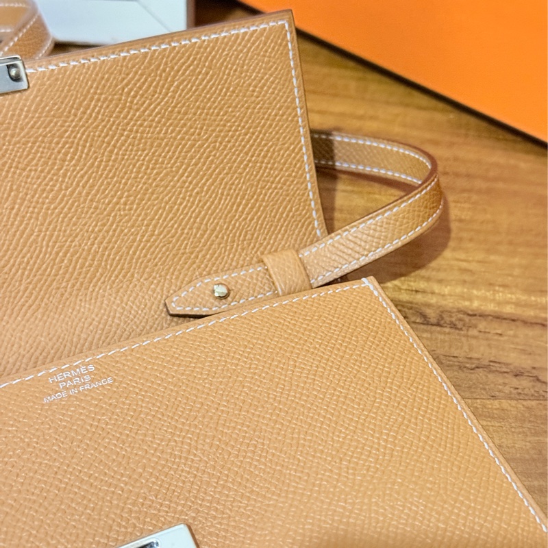 未使用99新✨好用有高質感的HERMES 愛馬仕最美金棕色 斜背包 woc 最耐用的Epsom牛皮 Clic 16 顯年輕銀扣-43