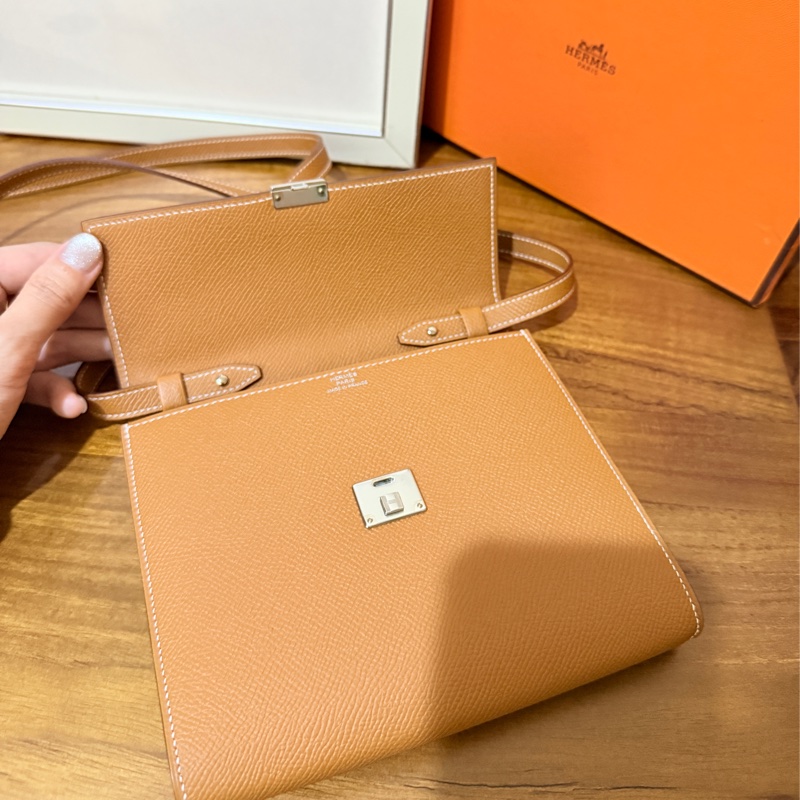 未使用99新✨好用有高質感的HERMES 愛馬仕最美金棕色 斜背包 woc 最耐用的Epsom牛皮 Clic 16 顯年輕銀扣-47