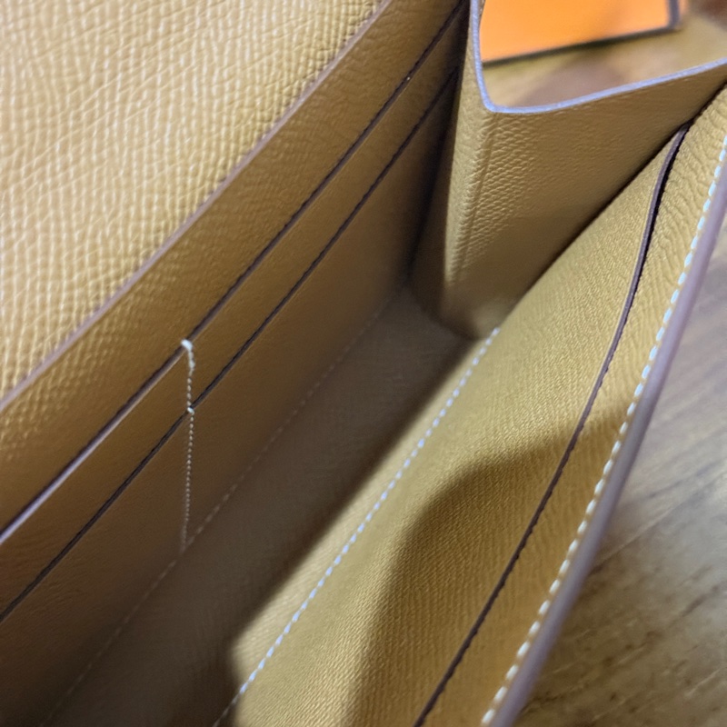 未使用99新✨好用有高質感的HERMES 愛馬仕最美金棕色 斜背包 woc 最耐用的Epsom牛皮 Clic 16 顯年輕銀扣-52