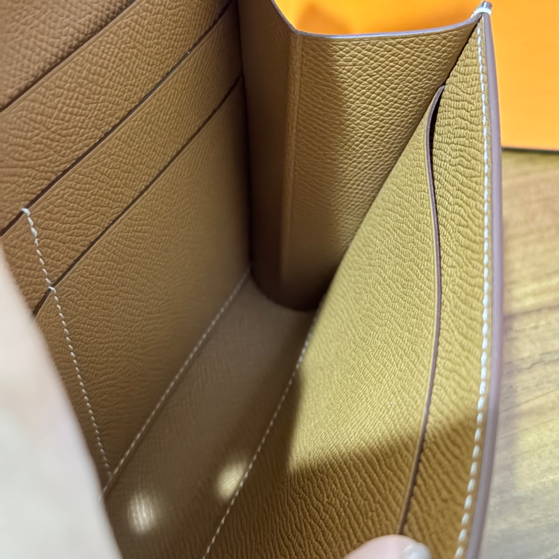 未使用99新✨好用有高質感的HERMES 愛馬仕最美金棕色 斜背包 woc 最耐用的Epsom牛皮 Clic 16 顯年輕銀扣-59