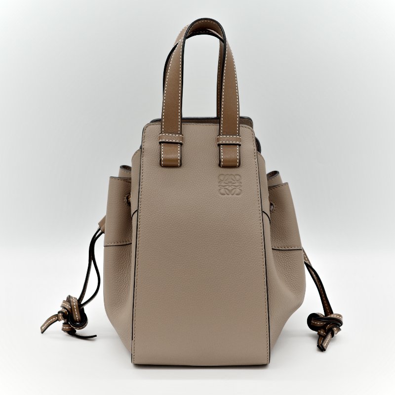 LOEWE 羅威 Mini Hammock 迷你 粒面小牛皮 吊床包 肩背包 手提包 雙色 沙色-1