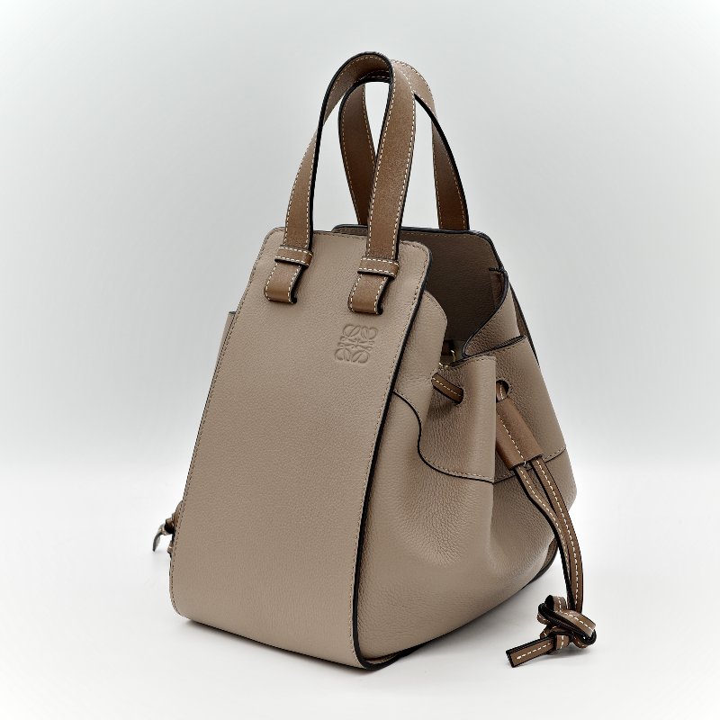 LOEWE 羅威 Mini Hammock 迷你 粒面小牛皮 吊床包 肩背包 手提包 雙色 沙色-2