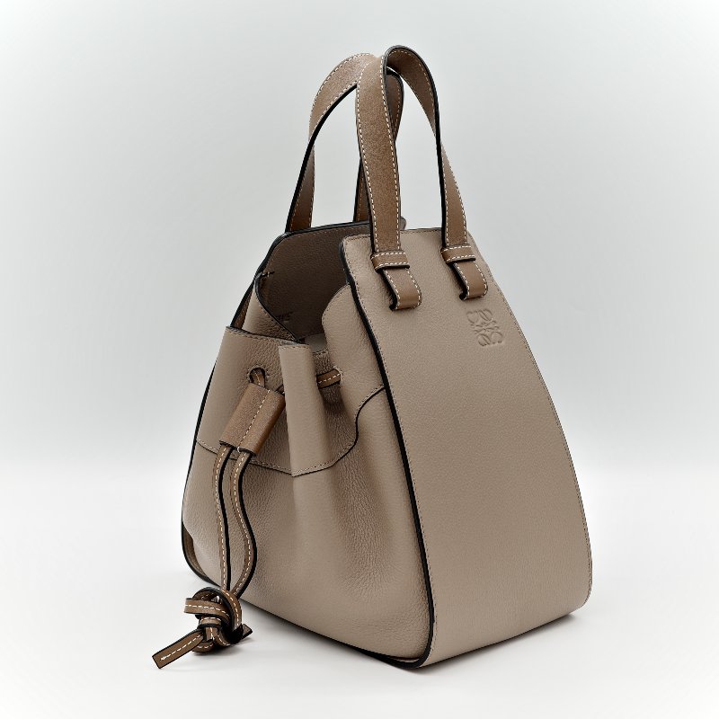 LOEWE 羅威 Mini Hammock 迷你 粒面小牛皮 吊床包 肩背包 手提包 雙色 沙色-3