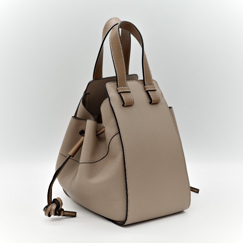 LOEWE 羅威 Mini Hammock 迷你 粒面小牛皮 吊床包 肩背包 手提包 雙色 沙色-5