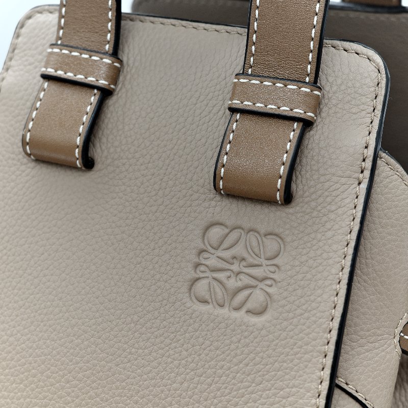 LOEWE 羅威 Mini Hammock 迷你 粒面小牛皮 吊床包 肩背包 手提包 雙色 沙色-8