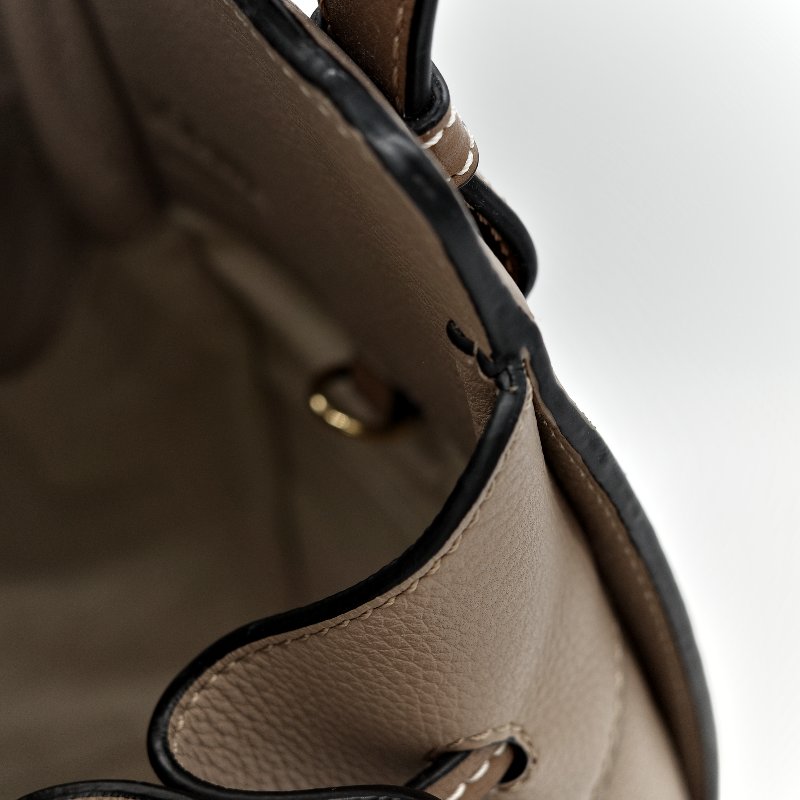 LOEWE 羅威 Mini Hammock 迷你 粒面小牛皮 吊床包 肩背包 手提包 雙色 沙色-11