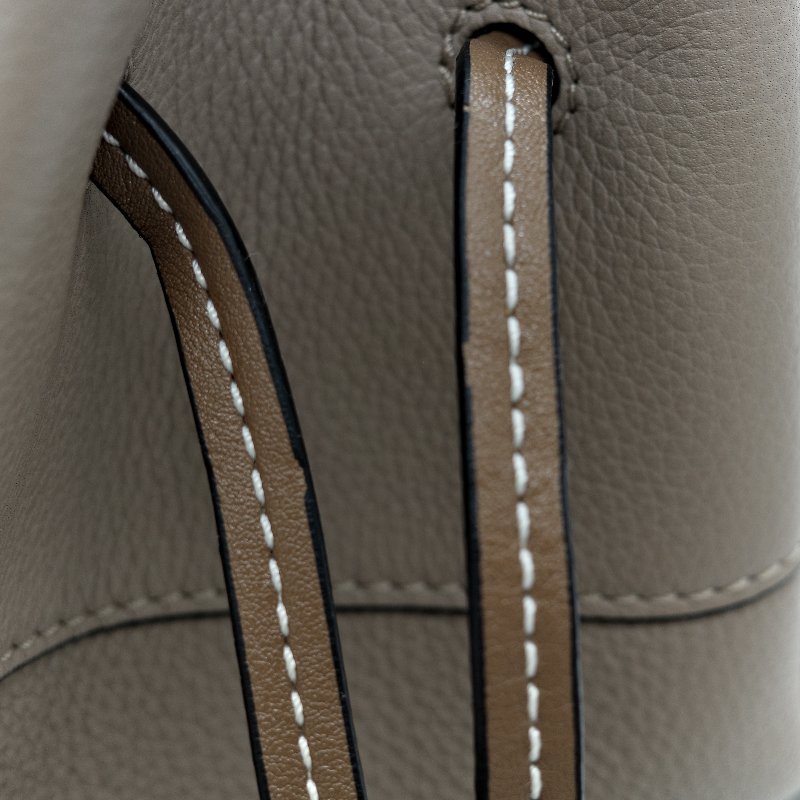 LOEWE 羅威 Mini Hammock 迷你 粒面小牛皮 吊床包 肩背包 手提包 雙色 沙色-16