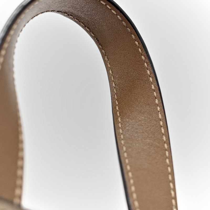 LOEWE 羅威 Mini Hammock 迷你 粒面小牛皮 吊床包 肩背包 手提包 雙色 沙色-18