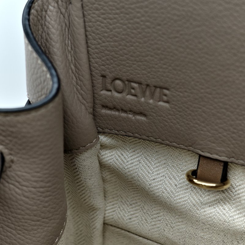LOEWE 羅威 Mini Hammock 迷你 粒面小牛皮 吊床包 肩背包 手提包 雙色 沙色-19