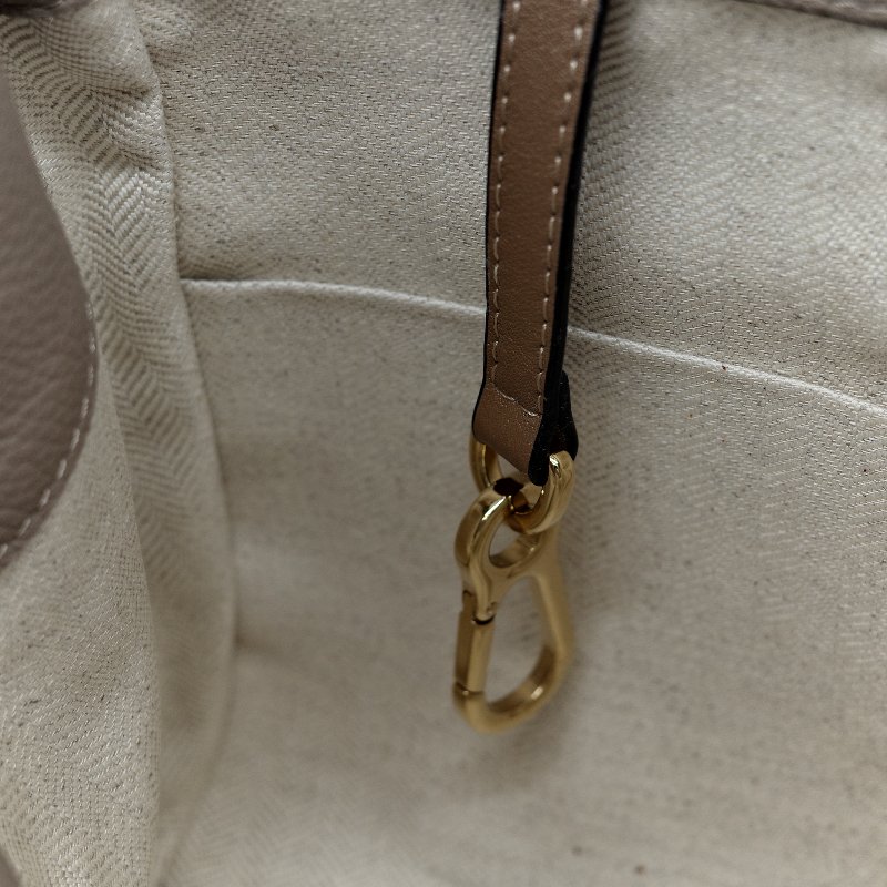 LOEWE 羅威 Mini Hammock 迷你 粒面小牛皮 吊床包 肩背包 手提包 雙色 沙色-23