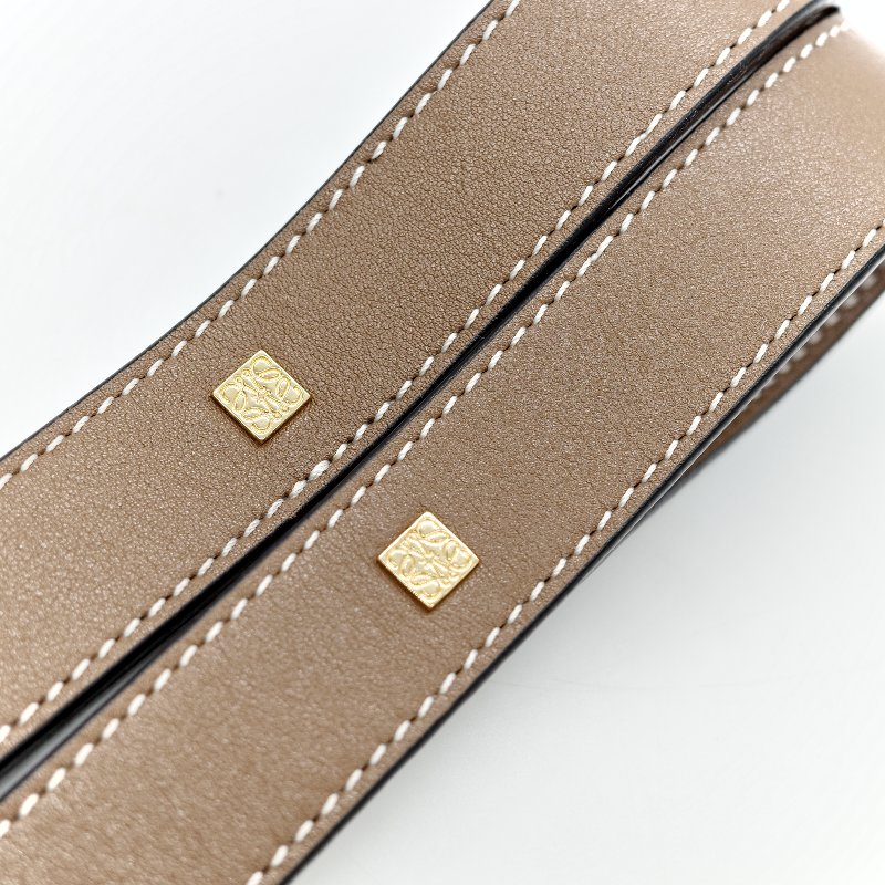 LOEWE 羅威 Mini Hammock 迷你 粒面小牛皮 吊床包 肩背包 手提包 雙色 沙色-24