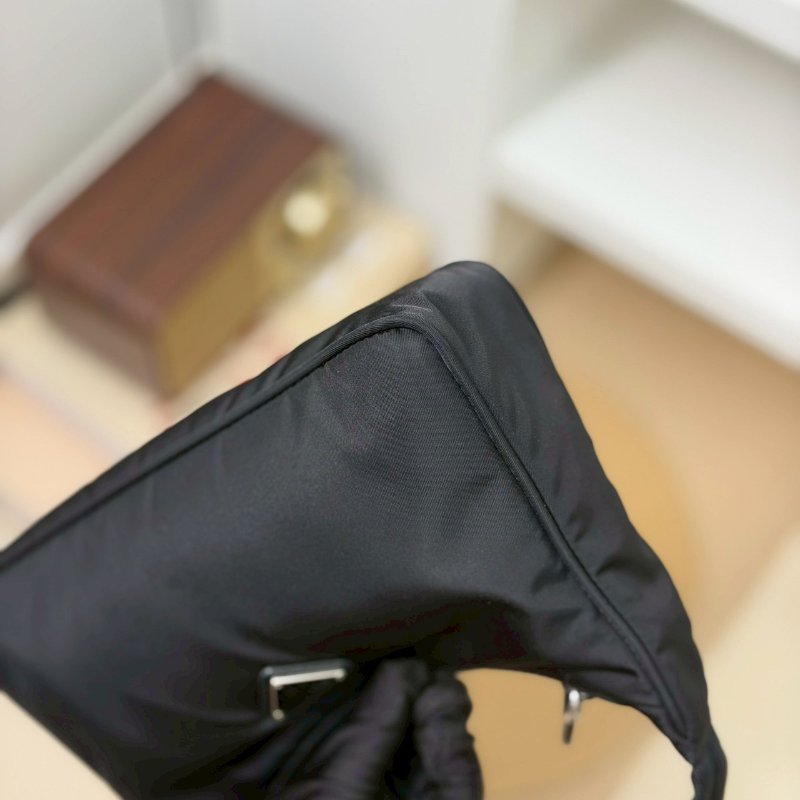 🏷Prada 普拉達．Re-Edition Hobo 2000 腋下包-5