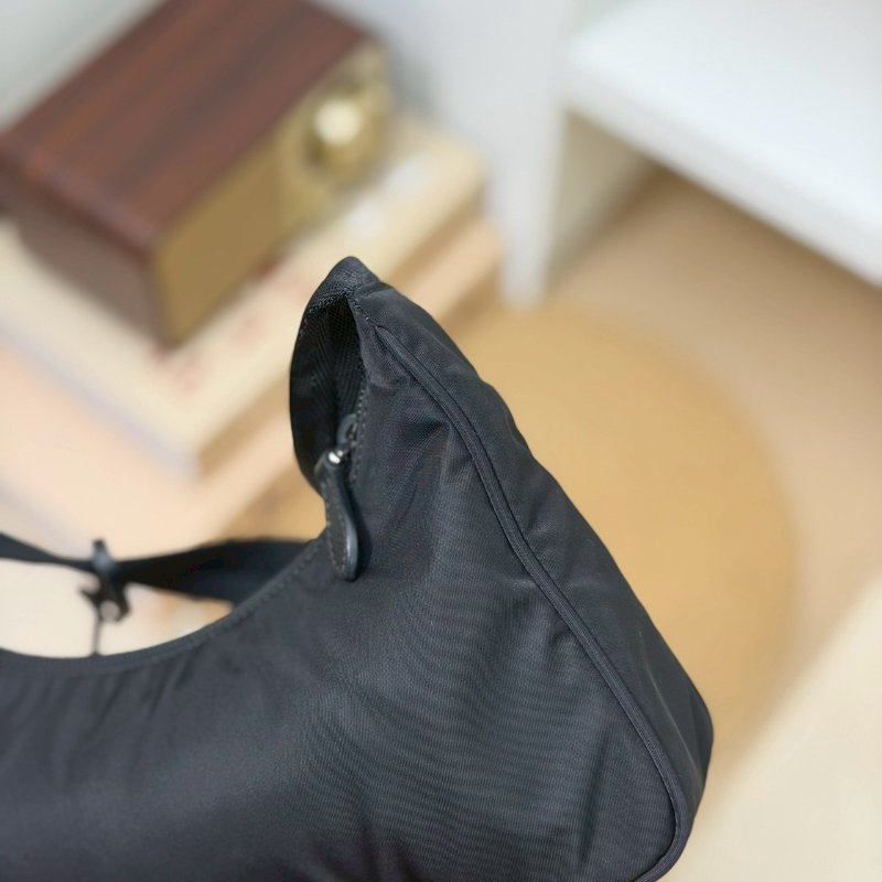 🏷Prada 普拉達．Re-Edition Hobo 2000 腋下包-11