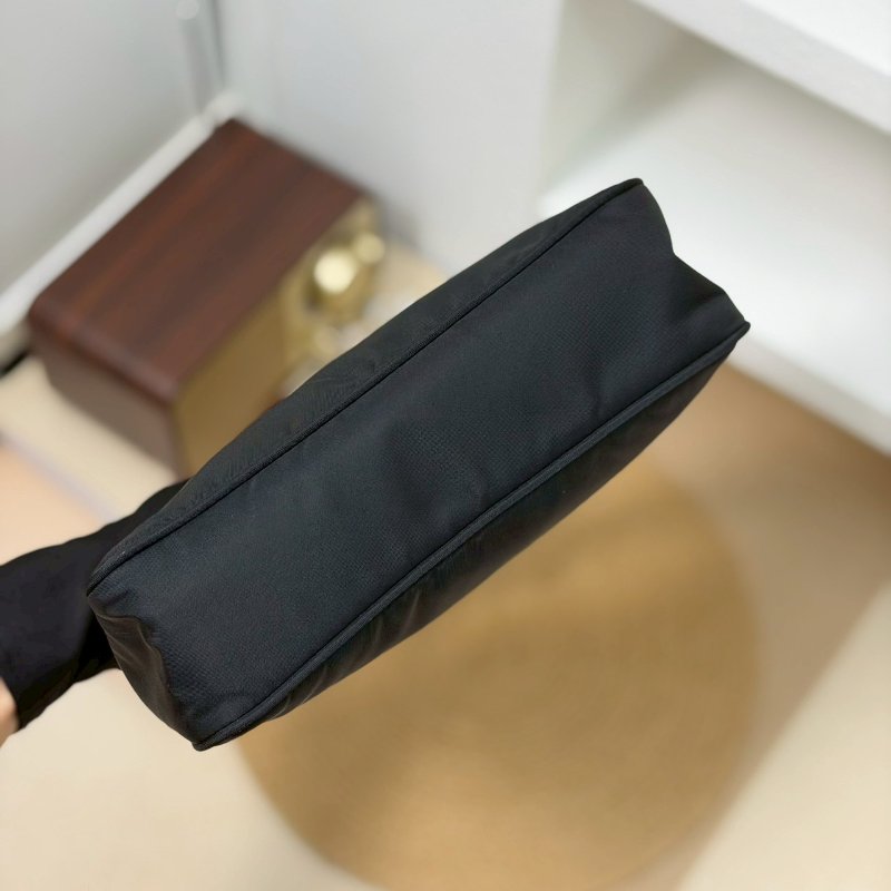 🏷Prada 普拉達．Re-Edition Hobo 2000 腋下包-12