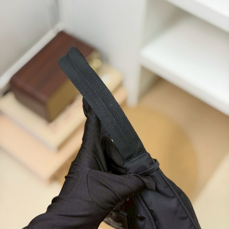 🏷Prada 普拉達．Re-Edition Hobo 2000 腋下包-15