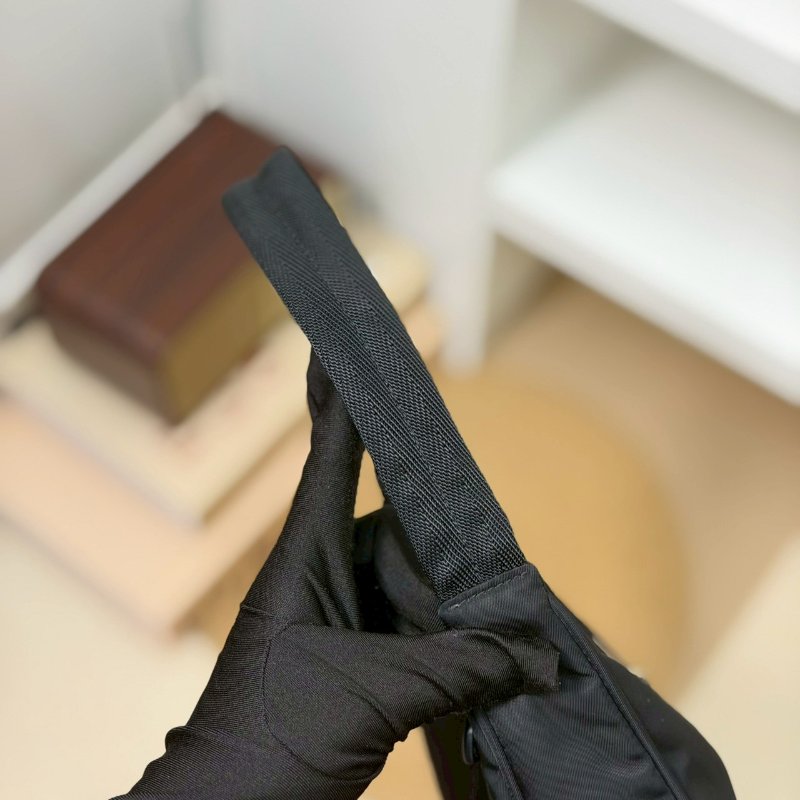 🏷Prada 普拉達．Re-Edition Hobo 2000 腋下包-16