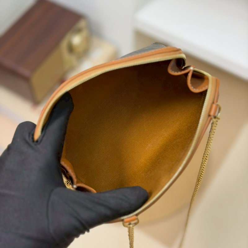 🏷Celine 瑟琳．Mini 貝殼包 新款-15