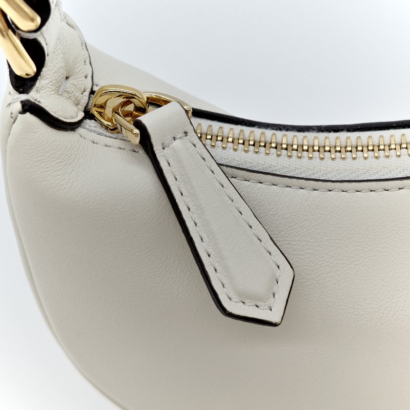 FENDI 芬迪 白金小牛皮 Fendigraphy MINI 半月包 手拿包 7AS089 專櫃 71400-12