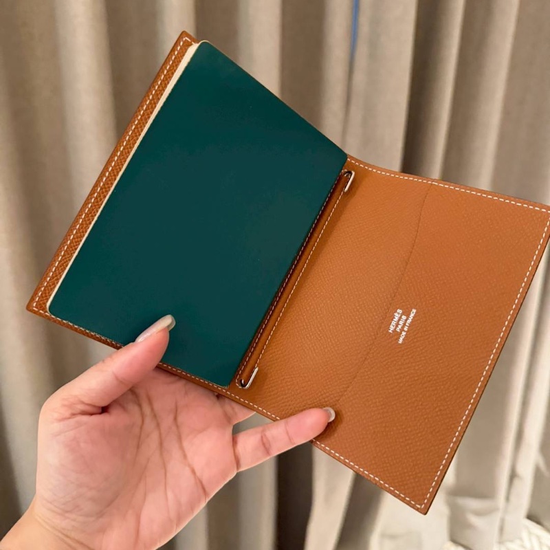 真品hermes 愛馬仕 金棕色 外縫 記事本 筆記本 活頁夾 可當 卡夾 卡包 皮夾 護照夾 信用卡卡夾 名片夾-0