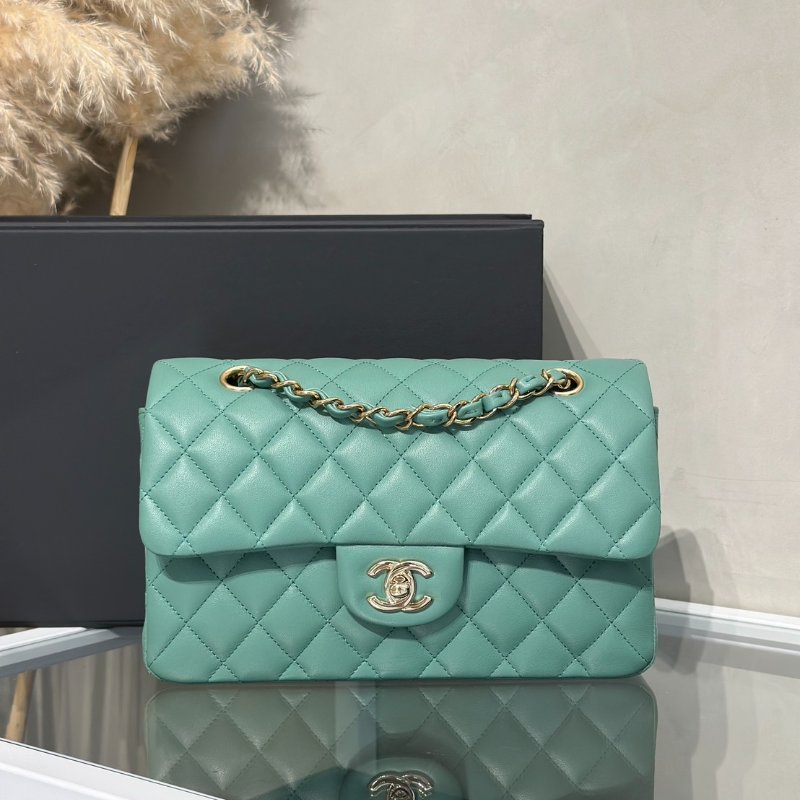 CHANEL 經典口蓋包 CF23 - 羊皮綠金-0