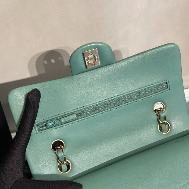 CHANEL 經典口蓋包 CF23 - 羊皮綠金-7