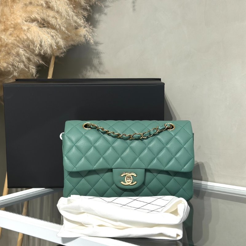 CHANEL 經典口蓋包 CF23 - 羊皮綠金-10