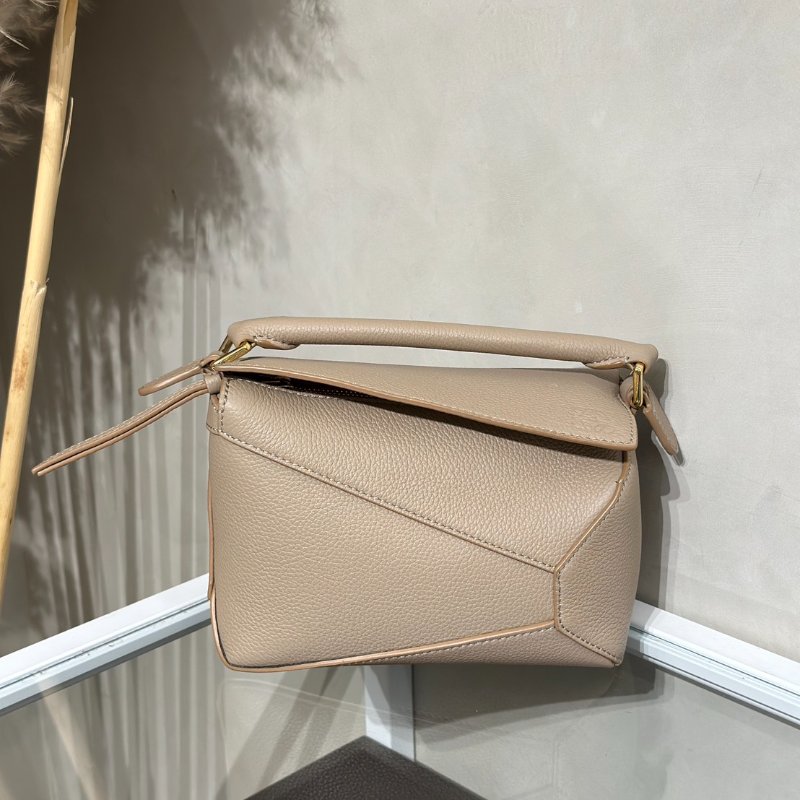 LOEWE Puzzle小牛皮手袋 - 迷你沙色-0