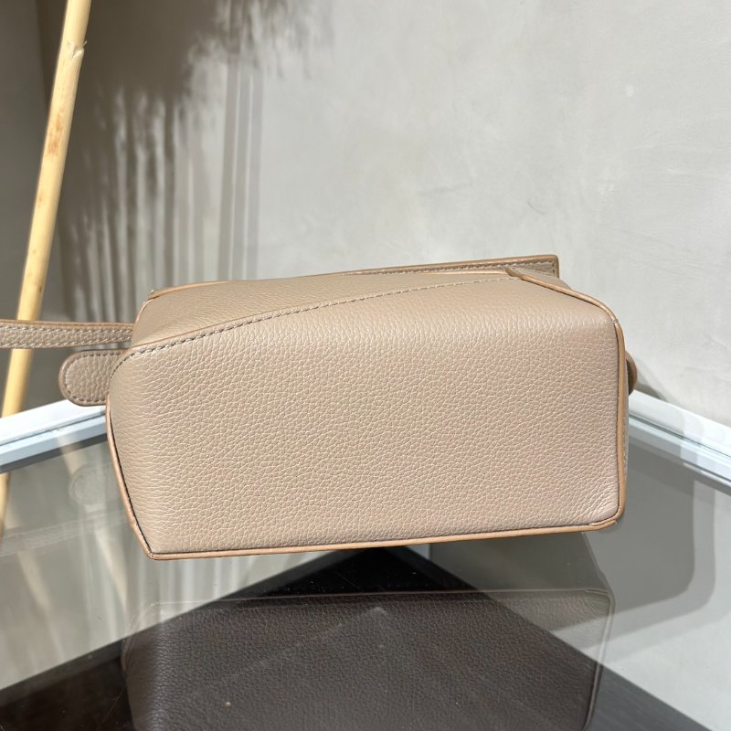 LOEWE Puzzle小牛皮手袋 - 迷你沙色-5