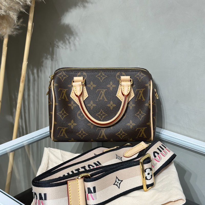 LOUIS VUITTON Speedy bandouliere 20-8