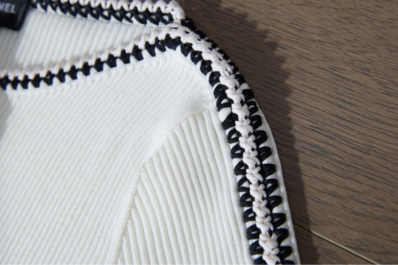 CHANEL黑白撞色針織衫-6