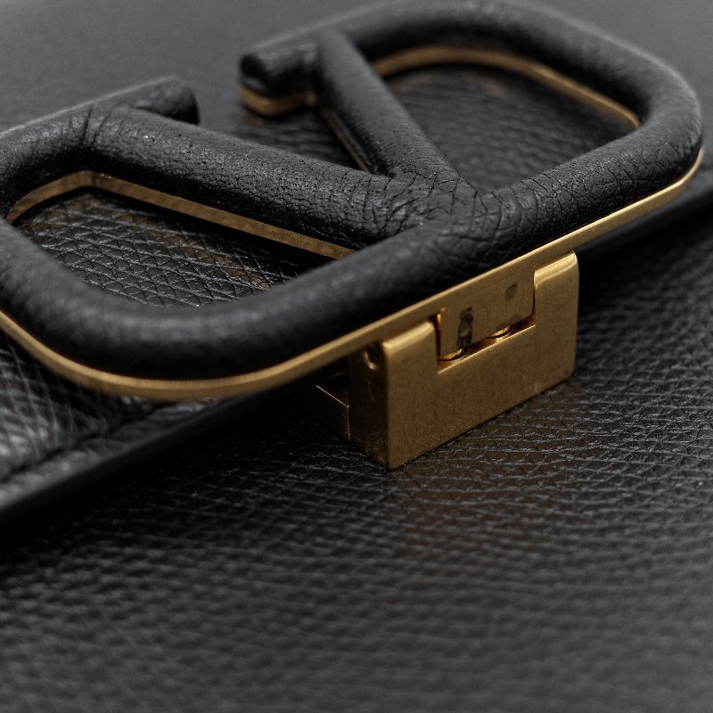 Valentino 范倫鐵諾 黑色牛皮斜挎包 豆腐包-10