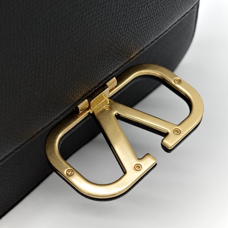 Valentino 范倫鐵諾 黑色牛皮斜挎包 豆腐包-21