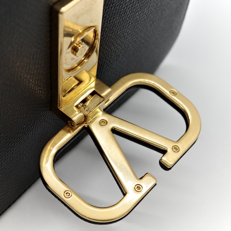 Valentino 范倫鐵諾 黑色牛皮斜挎包 豆腐包-22