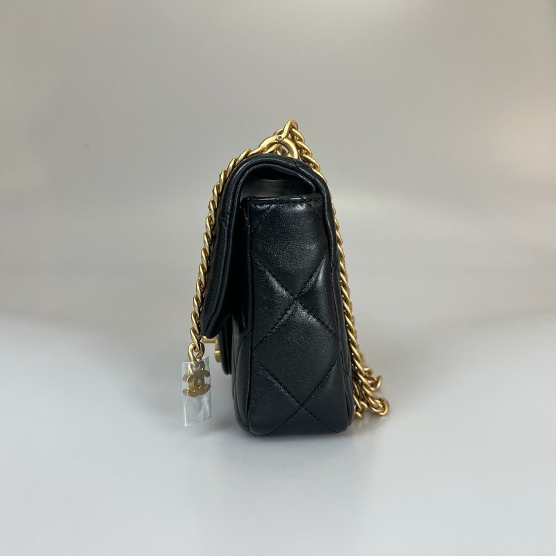 全新品 CHANEL CF方胖黑金琺瑯吊墜側肩包 羊皮黑-3