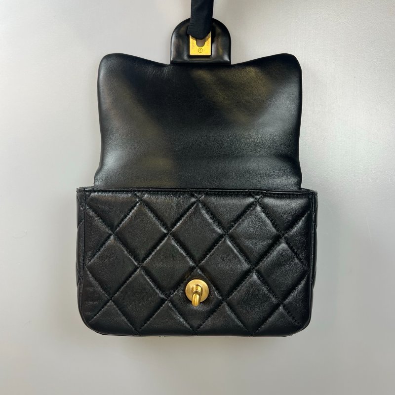 全新品 CHANEL CF方胖黑金琺瑯吊墜側肩包 羊皮黑-5