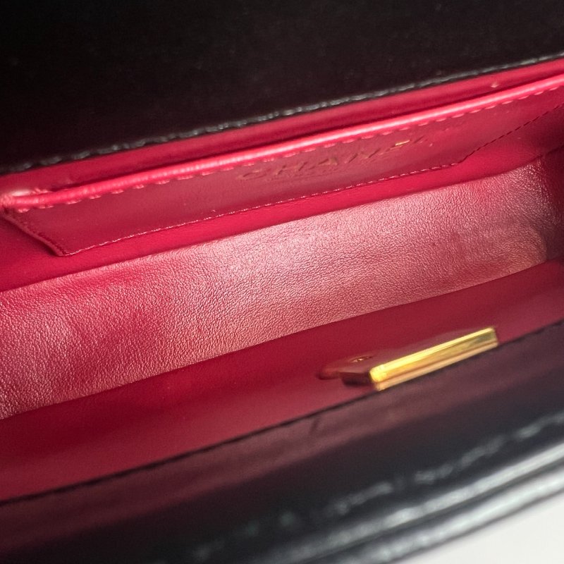 全新品 CHANEL CF方胖黑金琺瑯吊墜側肩包 羊皮黑-8