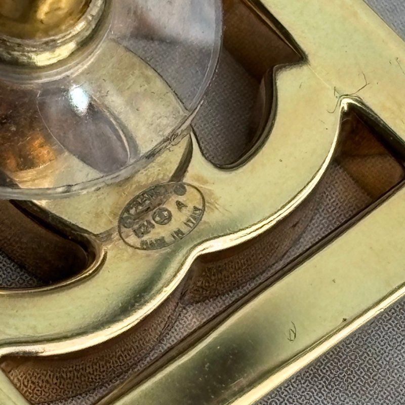 24A手工坊新款 ::CHANEL:: 白色琺瑯雙C LOGO 鏤空金色方框耳環 CC Enamel Gold Tone Earrings Chanel-6