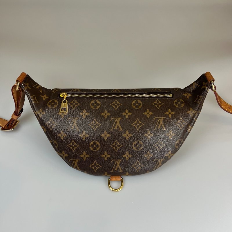 LV M43644 老花提把胸包-1